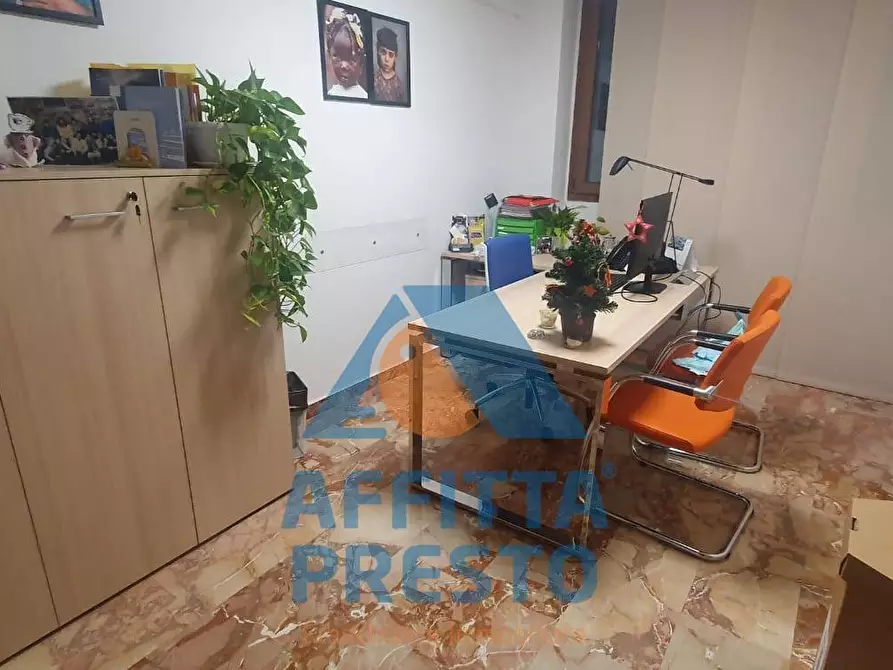 Immagine 4 di Ufficio in vendita  a Firenze