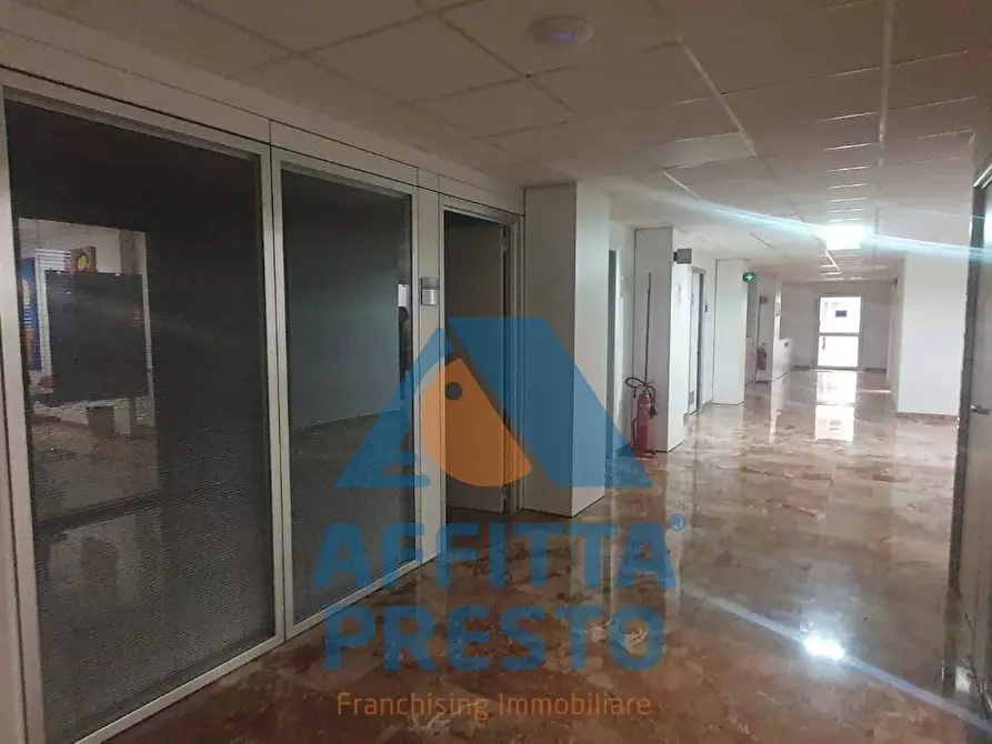 Immagine 11 di Ufficio in vendita  a Firenze