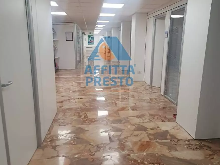 Immagine 12 di Ufficio in vendita  a Firenze
