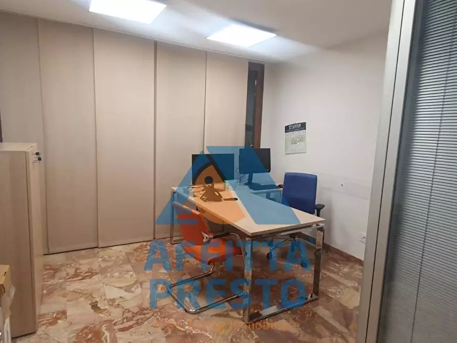 Immagine 14 di Ufficio in vendita  a Firenze