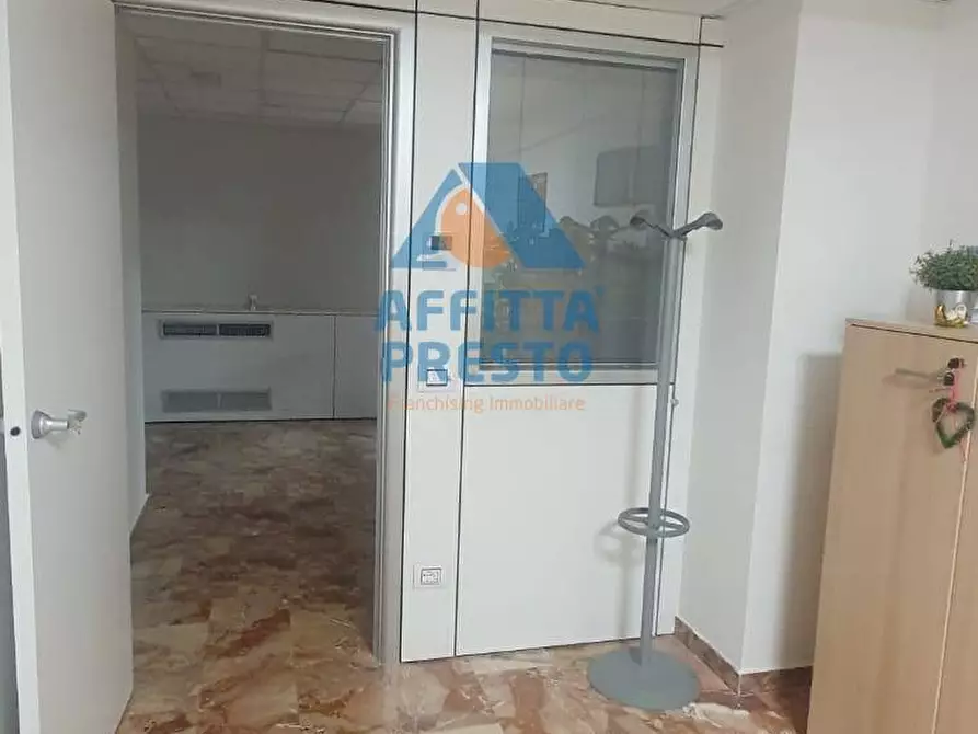 Immagine 15 di Ufficio in vendita  a Firenze