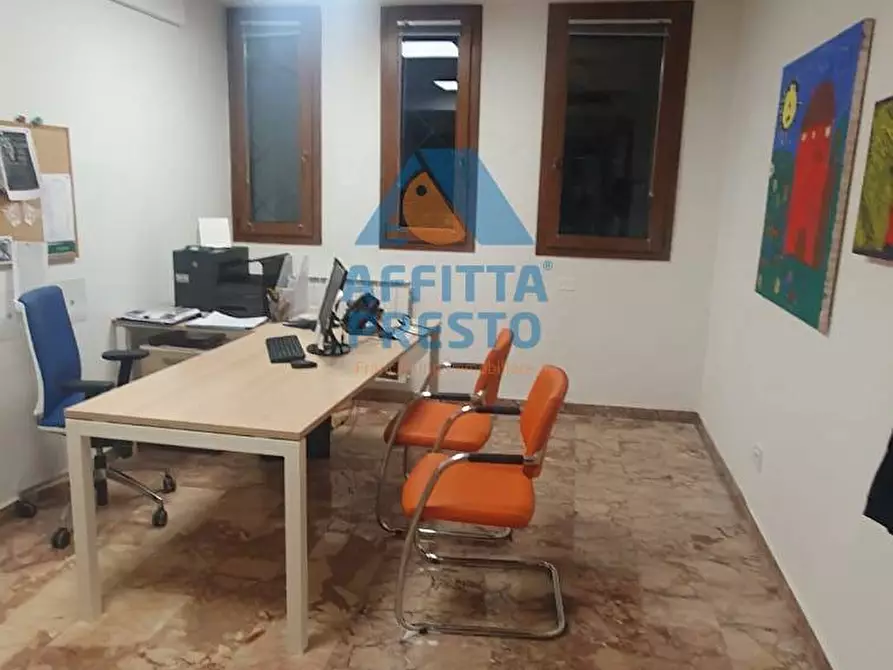Immagine 16 di Ufficio in vendita  a Firenze