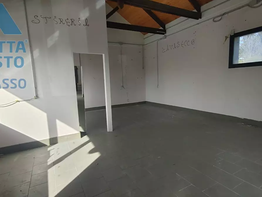 Immagine 5 di Negozio in affitto  in PIAZZA LUCIO LIBERTINI a Chivasso