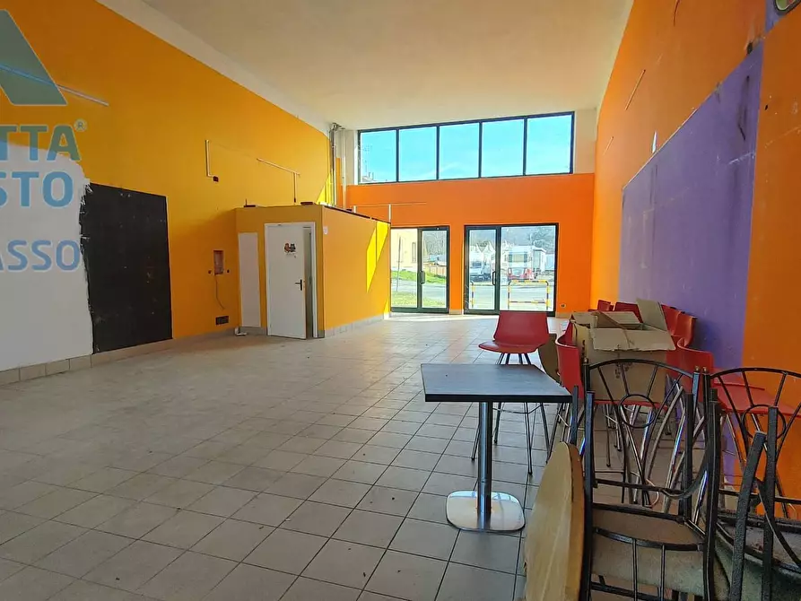 Immagine 3 di Negozio in affitto  in PIAZZA LUIGI LIBERTINI a Chivasso
