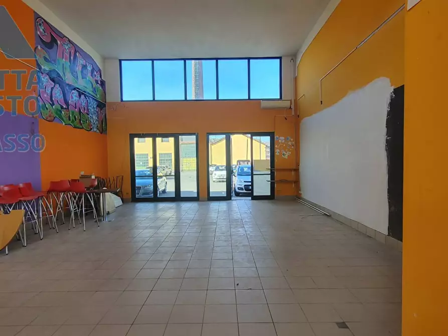 Immagine 4 di Negozio in affitto  in PIAZZA LUIGI LIBERTINI a Chivasso
