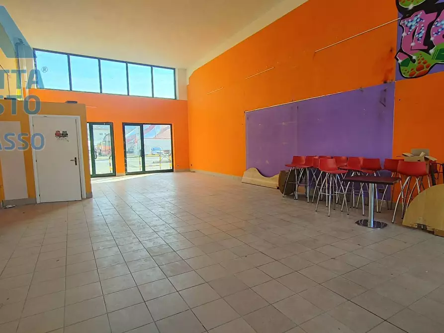 Immagine 7 di Negozio in affitto  in PIAZZA LUIGI LIBERTINI a Chivasso