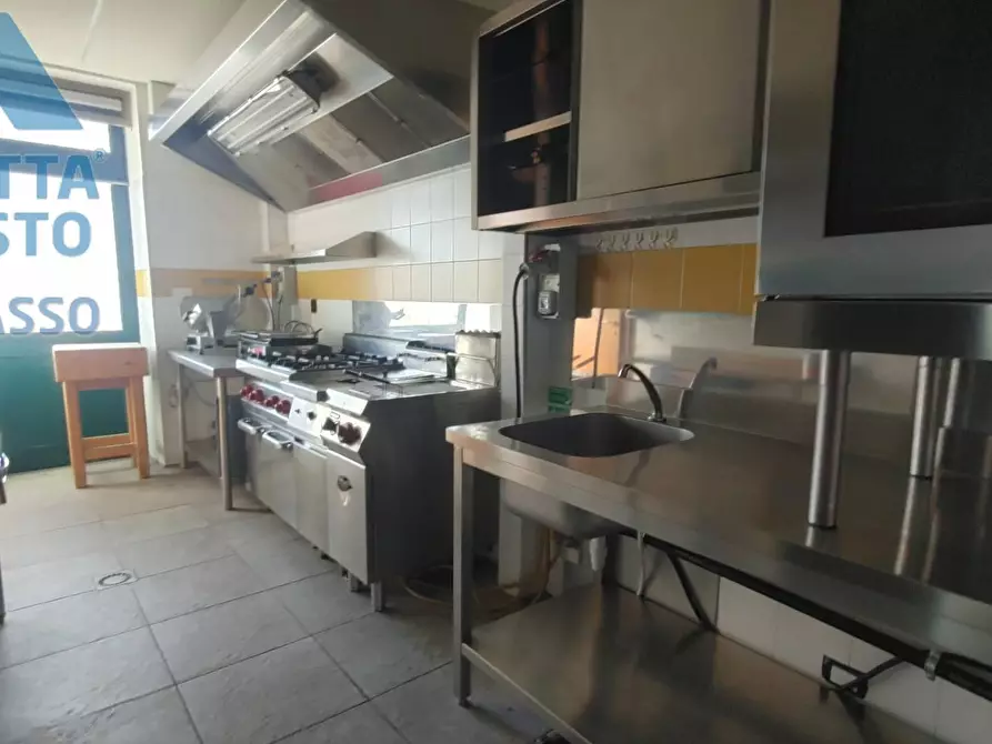 Immagine 5 di Negozio in affitto  in PIAZZA LUCIO LIBERTINI a Chivasso