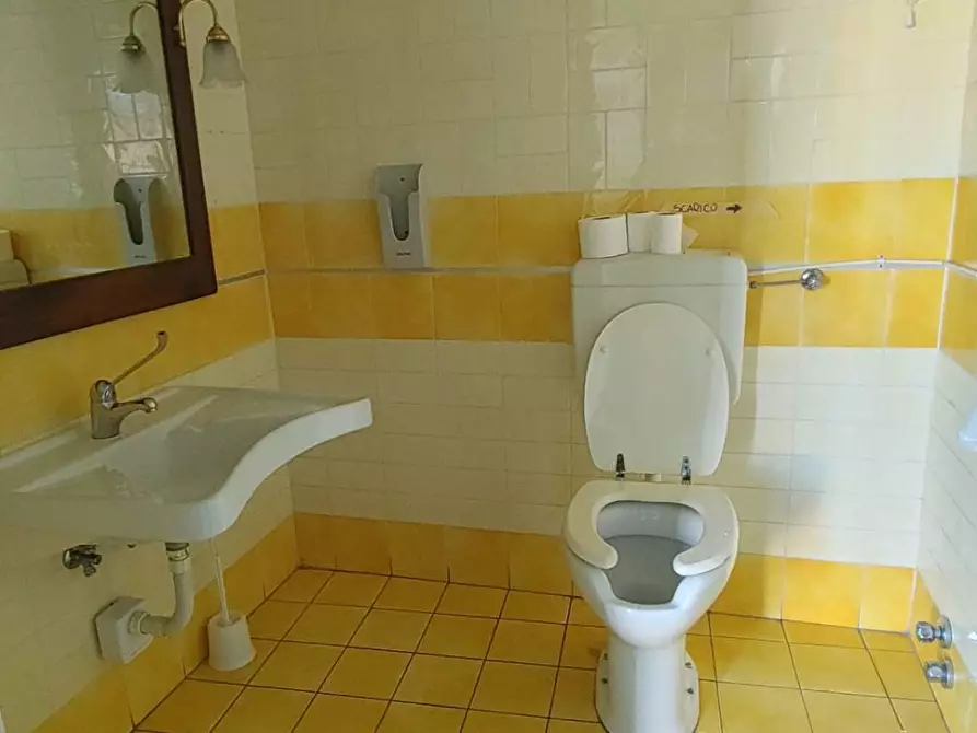 Immagine 20 di Negozio in affitto  in PIAZZA LUCIO LIBERTINI a Chivasso