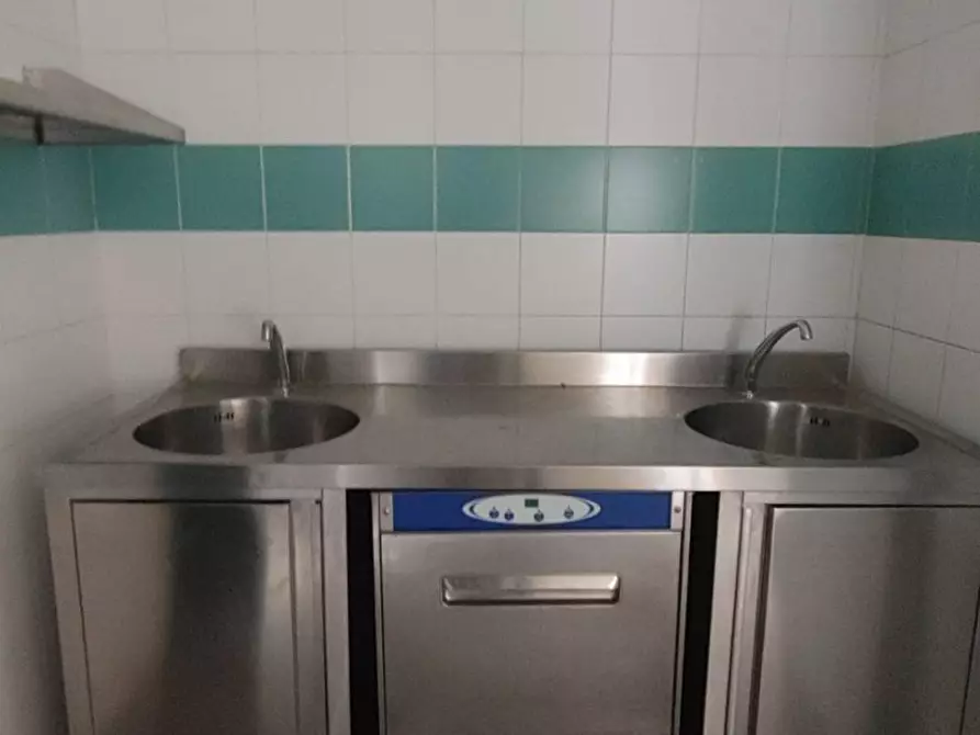 Immagine 7 di Negozio in affitto  in PIAZZA LUCIO LIBERTINI a Chivasso