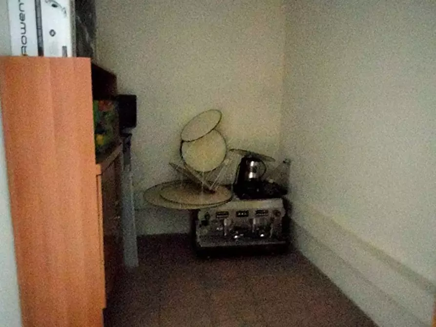 Immagine 18 di Negozio in affitto  in PIAZZA LUCIO LIBERTINI a Chivasso