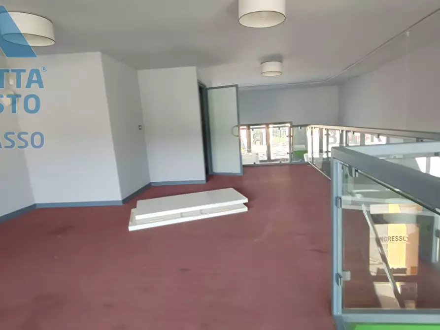 Immagine 12 di Negozio in affitto  in PIAZZA LUCIO LIBERTINI a Chivasso