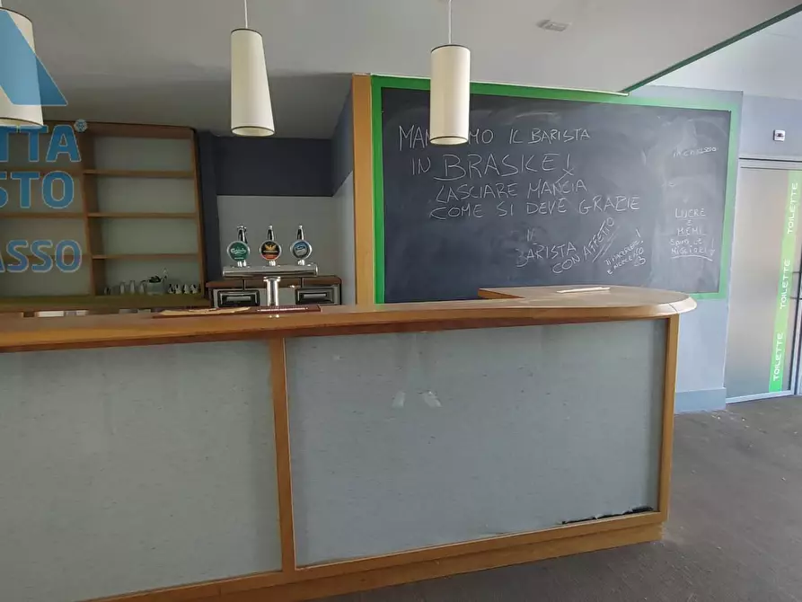 Immagine 2 di Negozio in affitto  in PIAZZA LUCIO LIBERTINI a Chivasso