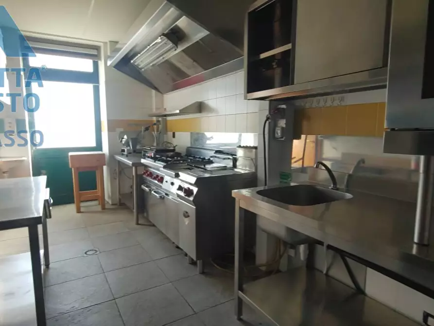 Immagine 6 di Negozio in affitto  in PIAZZA LUCIO LIBERTINI a Chivasso