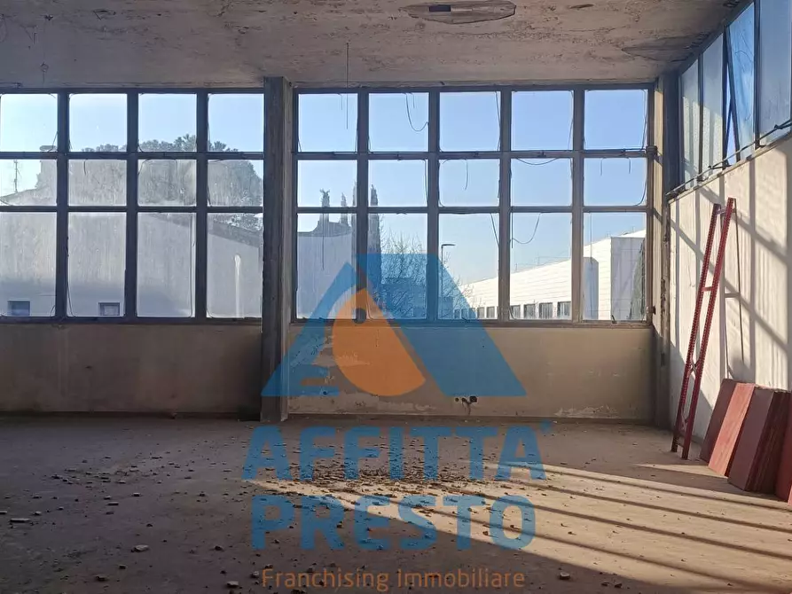 Immagine 2 di Attività commerciale in affitto  a Empoli