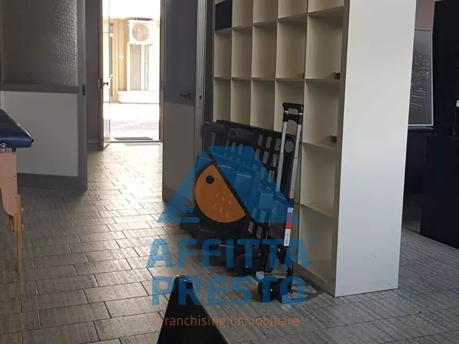 Immagine 8 di Attività commerciale in affitto  a Vinci