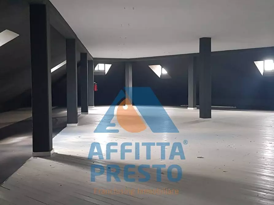 Immagine 2 di Magazzino in affitto  a Vinci