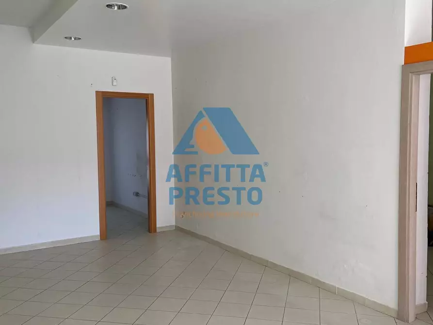 Immagine 2 di Attività commerciale in affitto  a Empoli