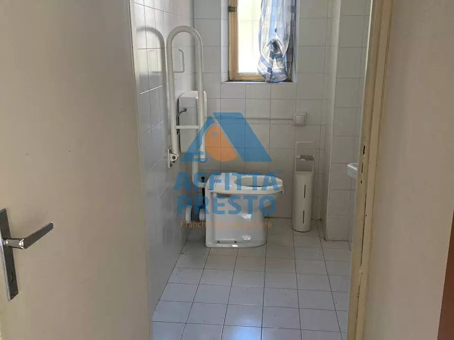 Immagine 10 di Attività commerciale in affitto  a Empoli