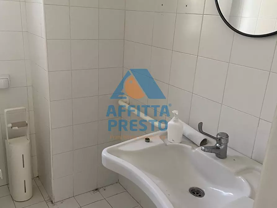 Immagine 11 di Attività commerciale in affitto  a Empoli
