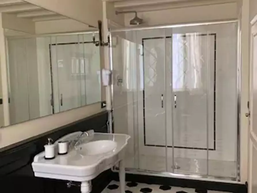 Immagine 20 di Villetta a schiera in affitto  a Firenze