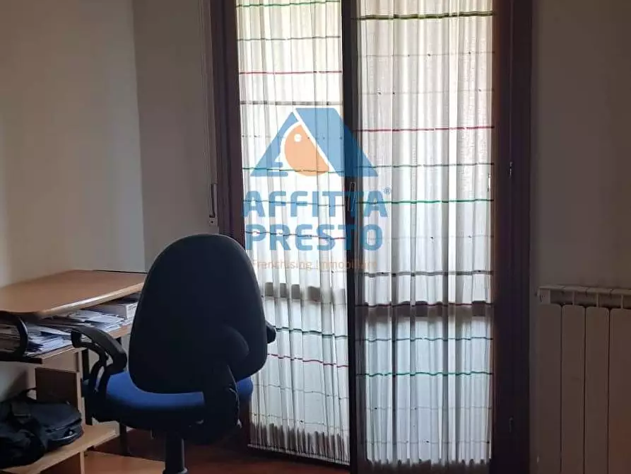 Immagine 26 di Camera in affitto  a Vinci