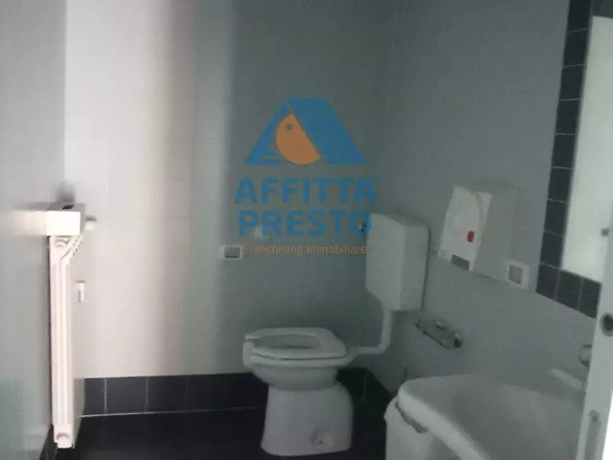 Immagine 5 di Ufficio in affitto  a Empoli