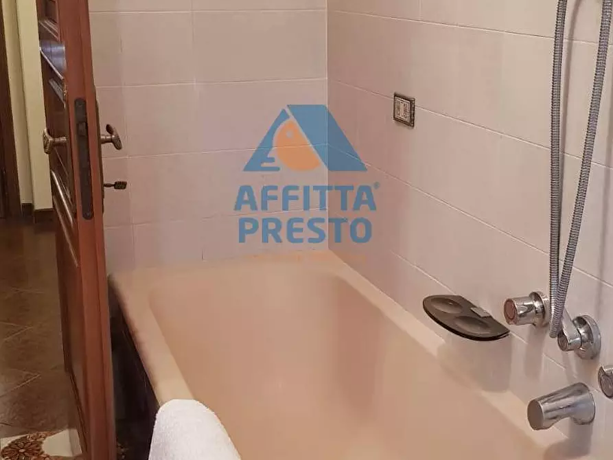 Immagine 21 di Camera in affitto  a San Miniato