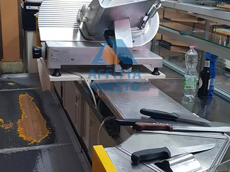 Immagine 2 di Attività commerciale in affitto  a Capraia E Limite