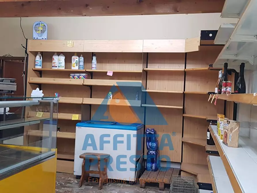 Immagine 4 di Attività commerciale in affitto  a Capraia E Limite