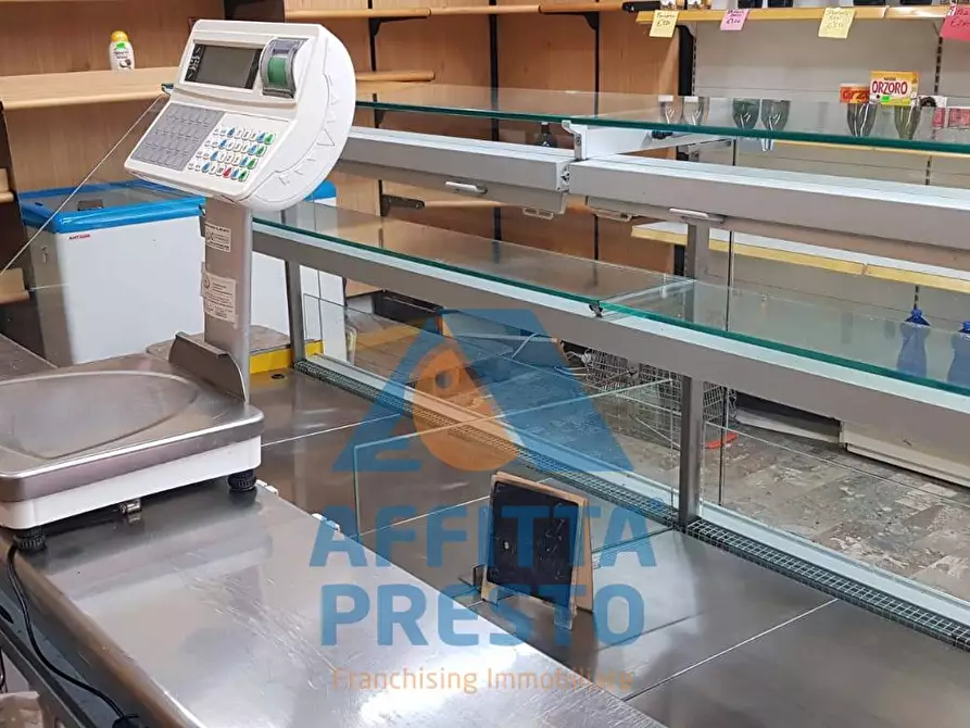 Immagine 5 di Attività commerciale in affitto  a Empoli