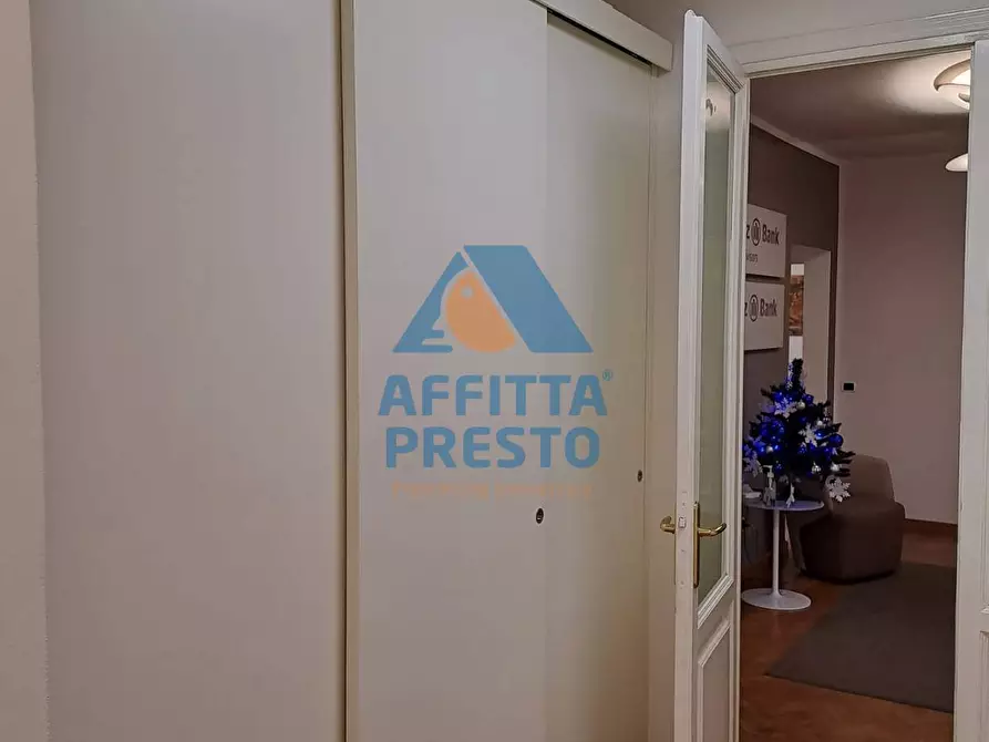 Immagine 25 di Ufficio in affitto  a Empoli