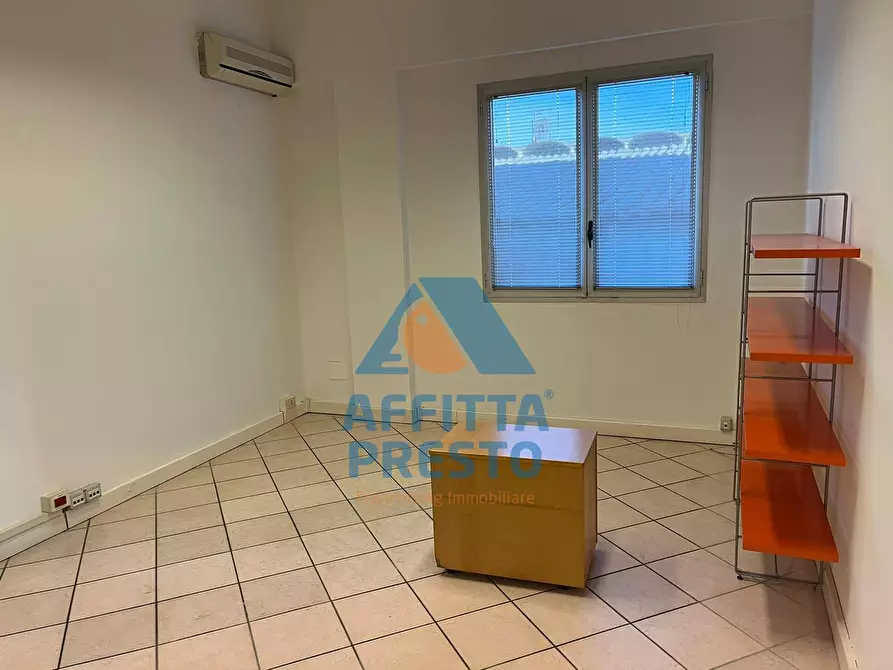 Immagine 17 di Magazzino in affitto  a Fucecchio