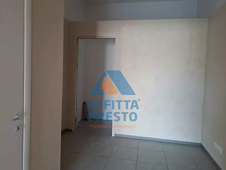 Immagine 5 di Attività commerciale in affitto  a Empoli