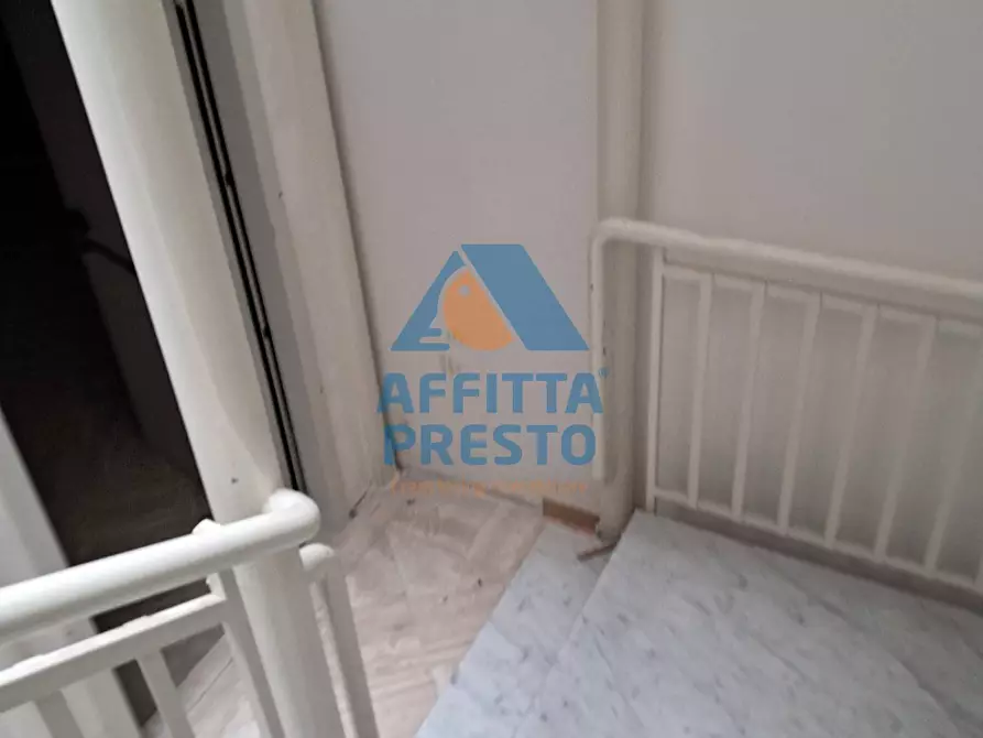Immagine 41 di Attività commerciale in affitto  a Massa E Cozzile