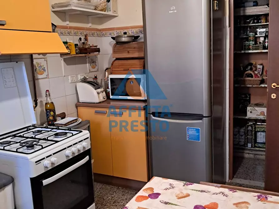 Immagine 4 di Camera in affitto  a Empoli