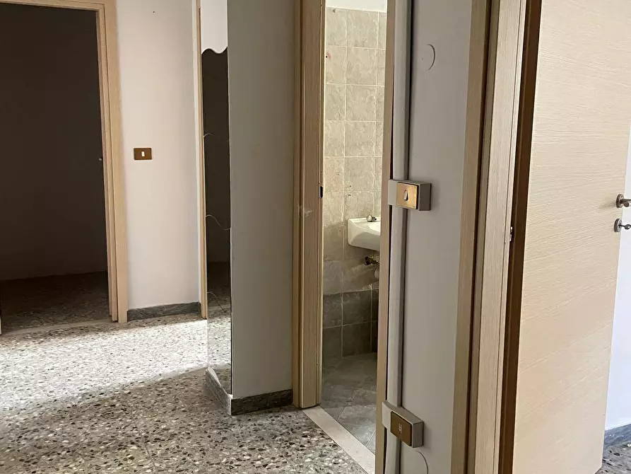 Immagine 26 di Negozio in affitto  in VIA SICCARDI 13 a Chivasso