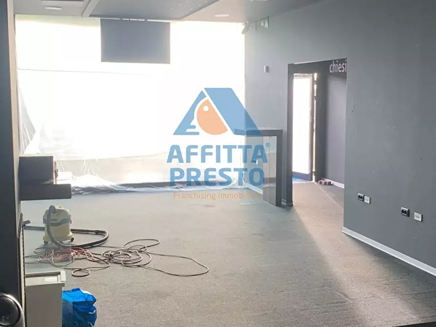 Immagine 1 di Attività commerciale in affitto  a Chiesina Uzzanese