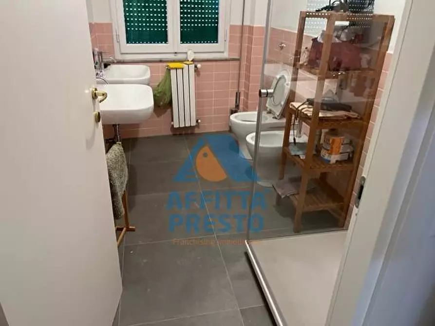 Immagine 11 di Camera in affitto  a Empoli
