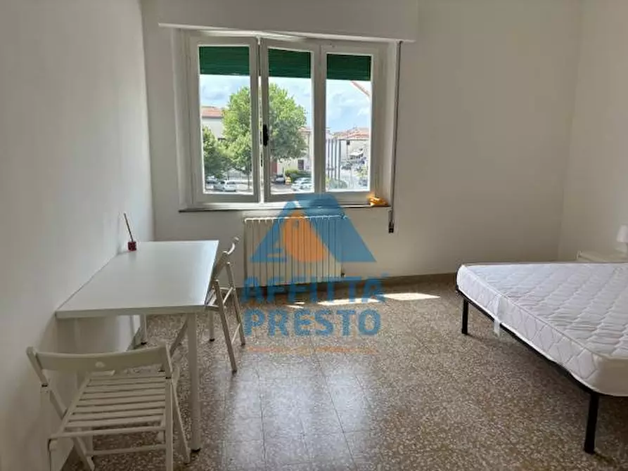 Immagine 15 di Camera in affitto  a Empoli