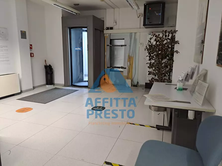 Immagine 15 di Ufficio in affitto  a Empoli