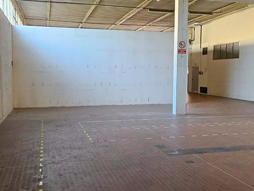 Immagine 3 di Capannone industriale in affitto  a Montecatini Terme
