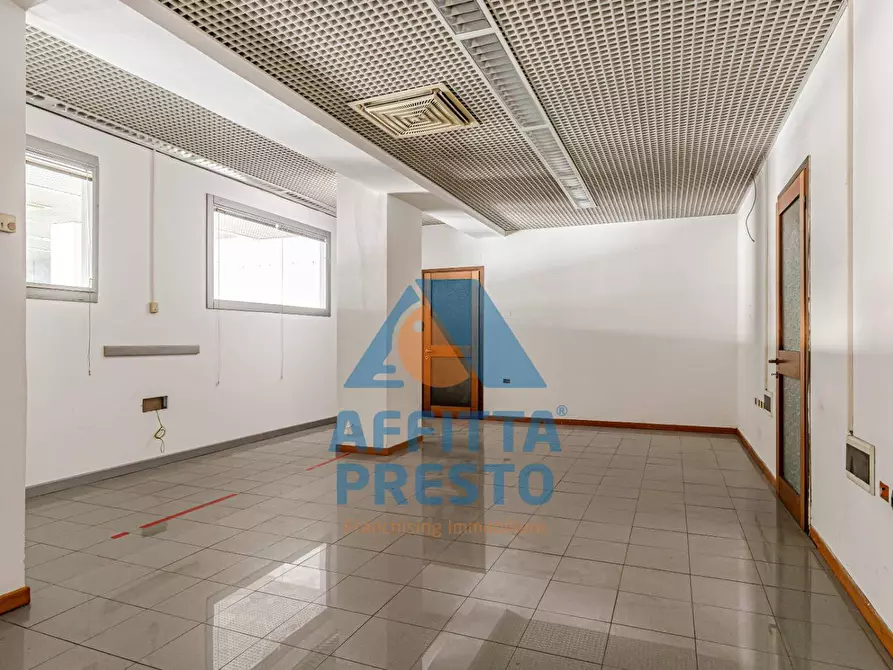 Immagine 3 di Ufficio in affitto  a Santa Croce Sull'arno