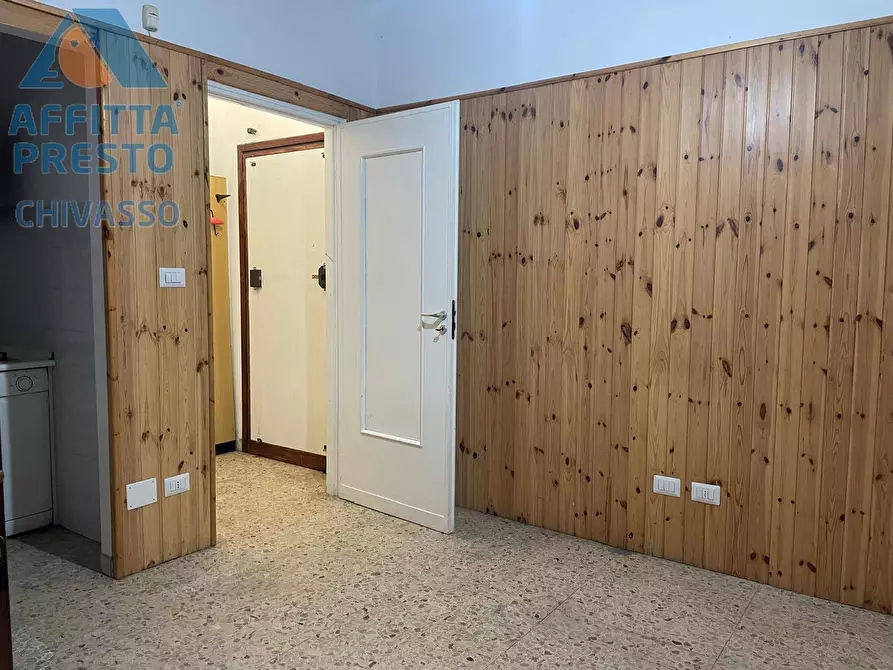 Immagine 3 di Negozio in affitto  in via ivrea a Chivasso