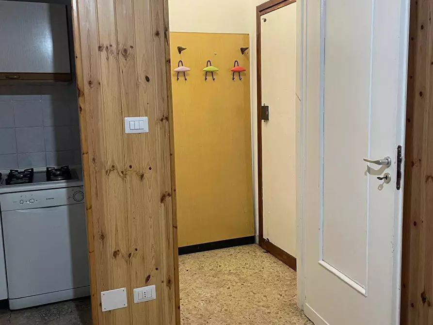 Immagine 2 di Negozio in affitto  in via ivrea a Chivasso