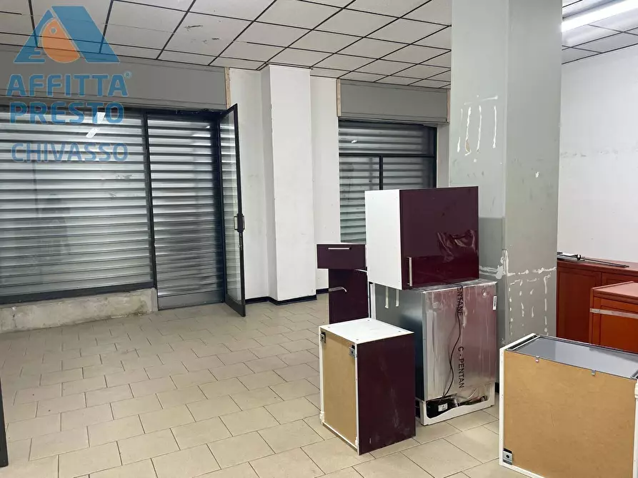 Immagine 7 di Negozio in affitto  in via ivrea a Chivasso