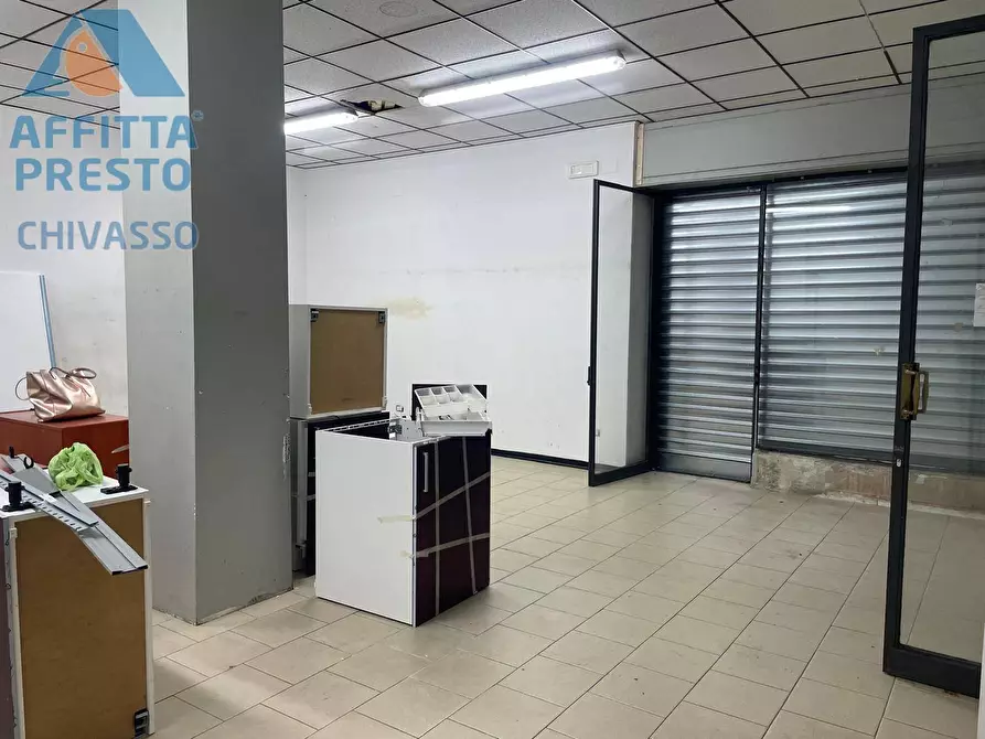 Immagine 8 di Negozio in affitto  in via ivrea a Chivasso