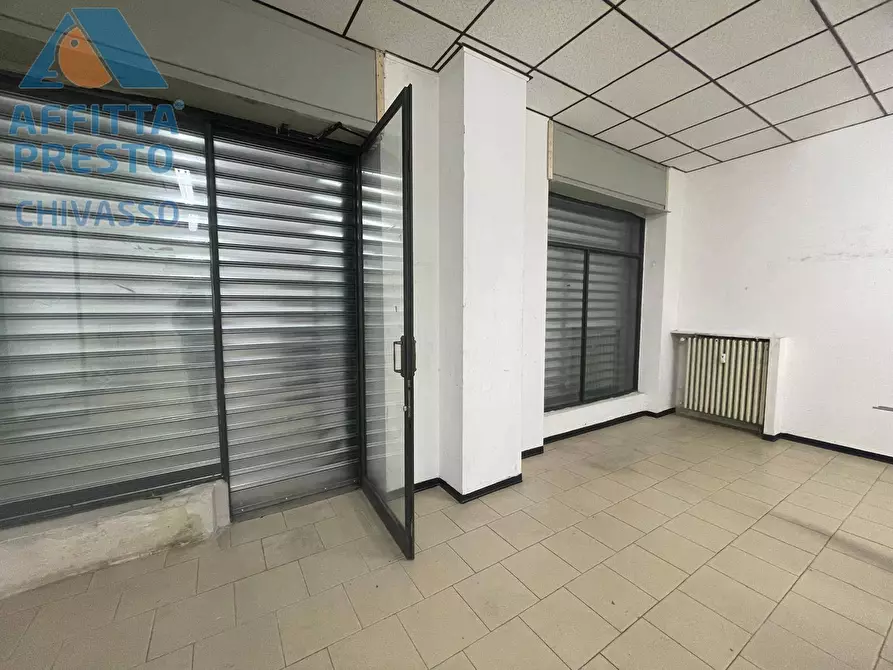 Immagine 10 di Negozio in affitto  in via ivrea a Chivasso