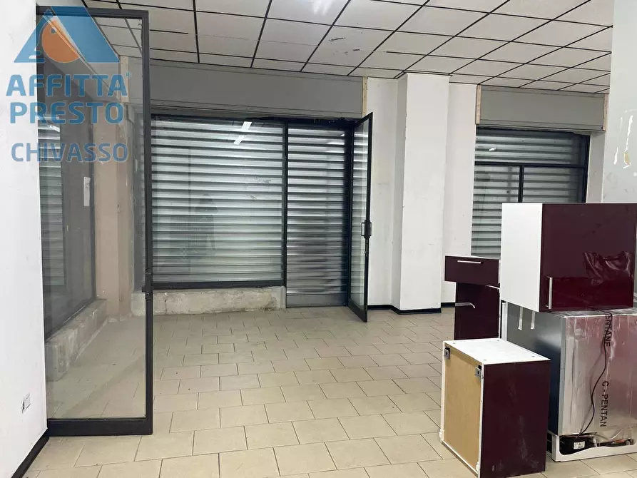 Immagine 11 di Negozio in affitto  in via ivrea a Chivasso