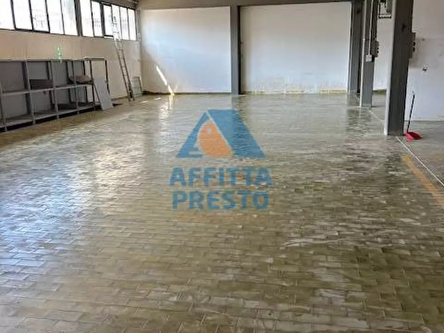 Immagine 18 di Capannone industriale in vendita  a Vinci