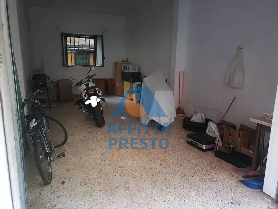 Immagine 2 di Box auto in vendita  a Pontedera